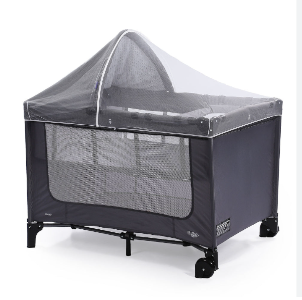 Berço Cosco disponível para bebês no apartamento