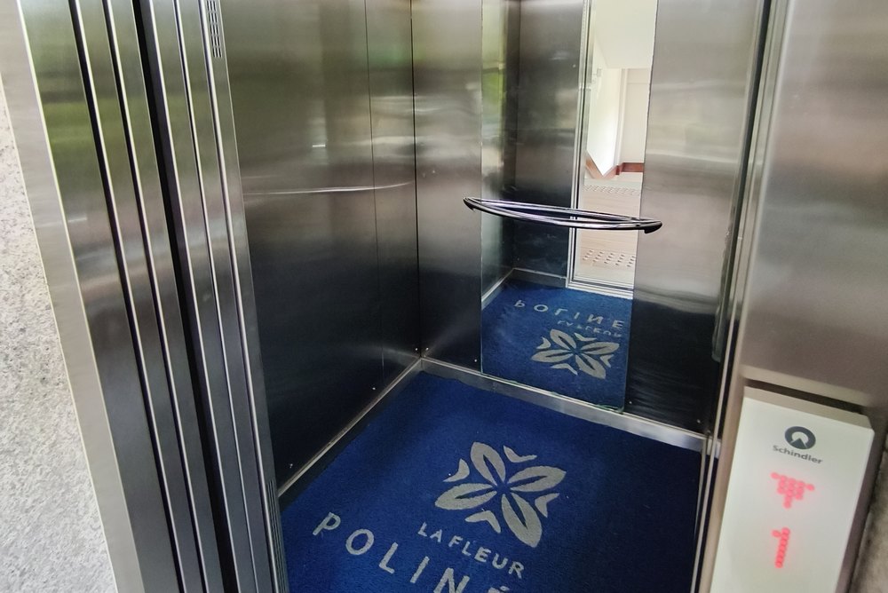 Elevador do bloco — todos os blocos do condomínio têm elevador