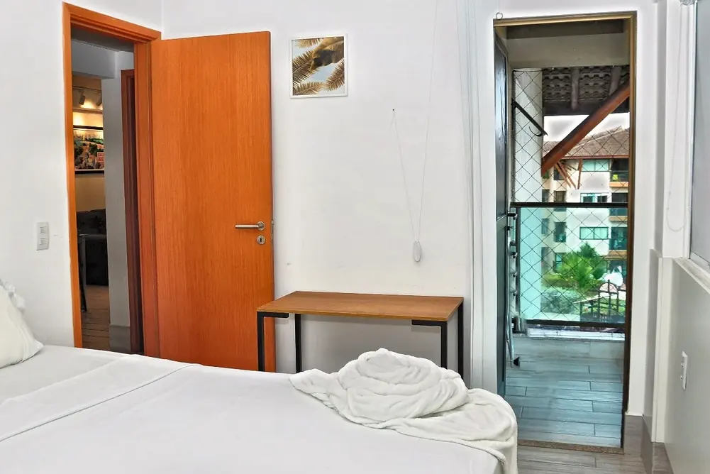 Segundo quarto do apartamento, com saída para a varanda